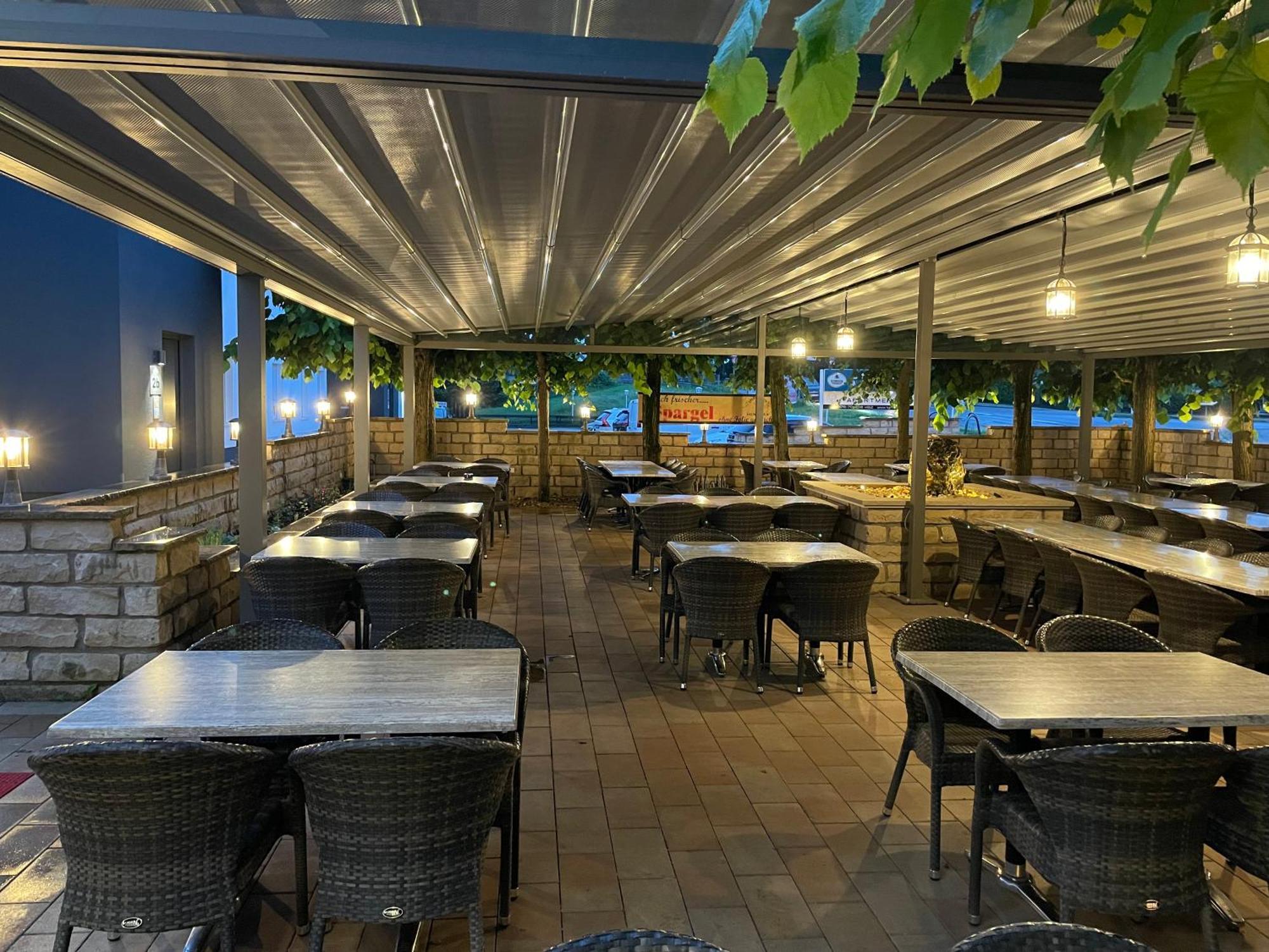 Lightplace • Groessere Gruppen • 4 Einzelzimmer • Boxspring • Smart Tv • Biergarten • Restaurant Apartment *