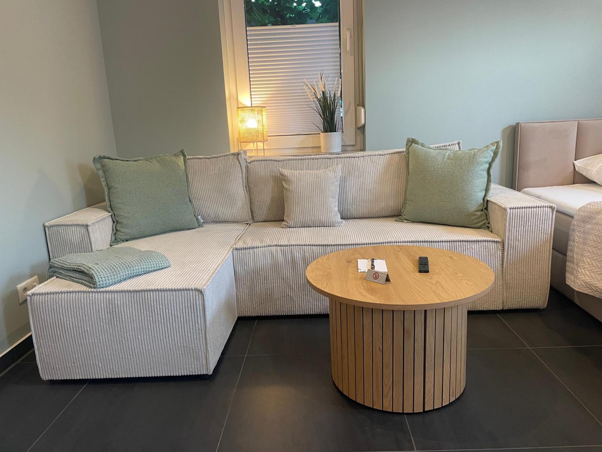 Lightplace • Groessere Gruppen • 4 Einzelzimmer • Boxspring • Smart Tv • Biergarten • Restaurant Apartment